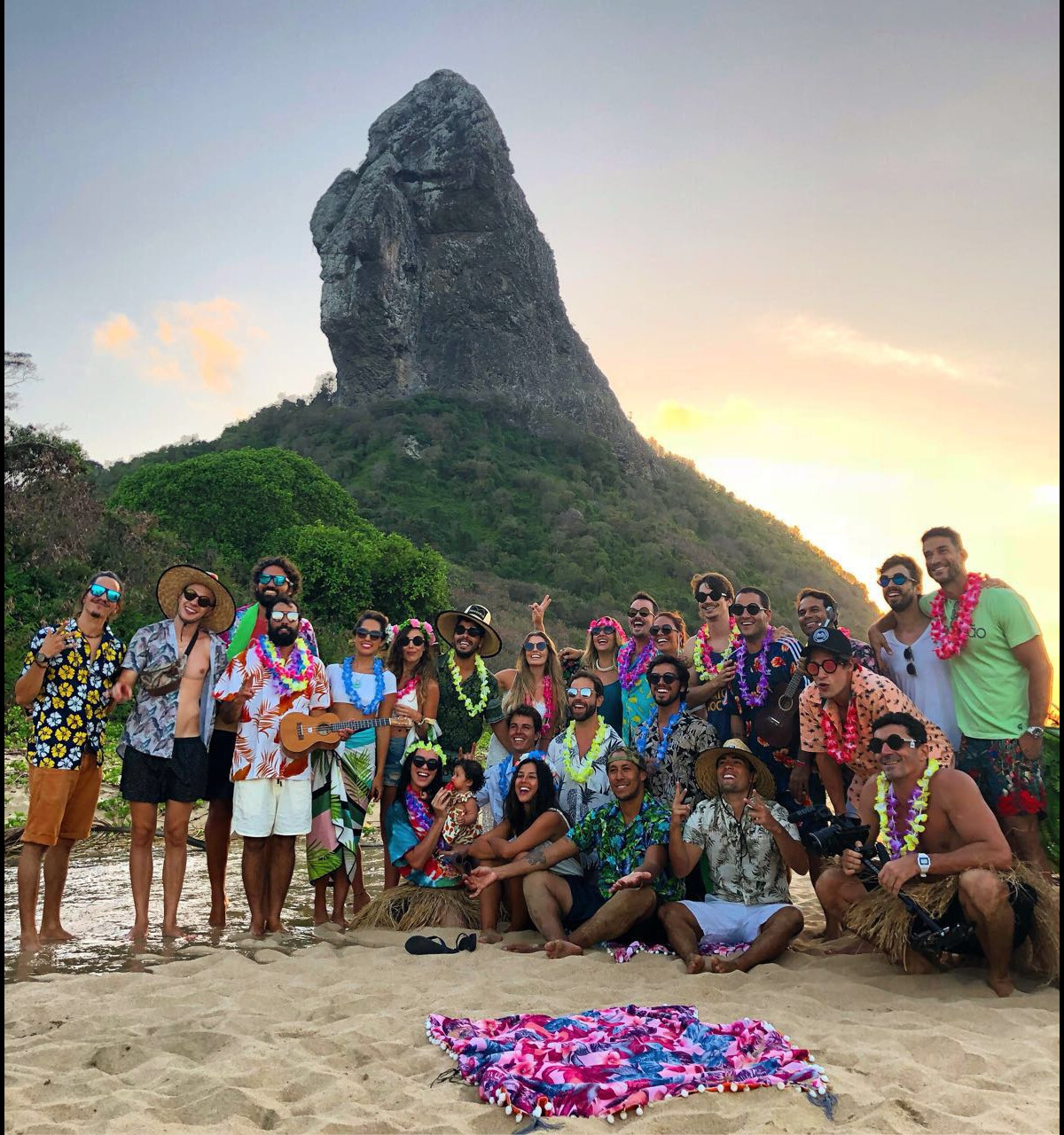 Foto Paulo Vilhena comemorou aniversário com luau com a namorada Amanda Beraldi em Noronha