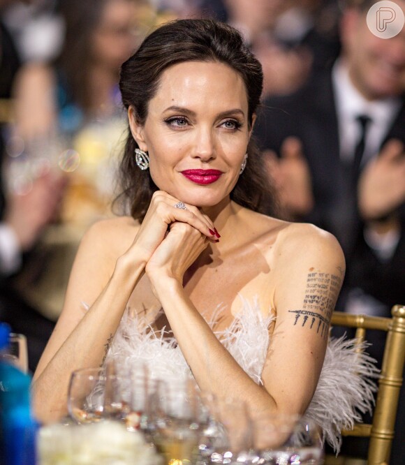 Angelina Jolie nota semelhança entre ela e sua mãe: 'Eu me olho no espelho e vejo que estou ficando parecida minha mãe e isso me anima'