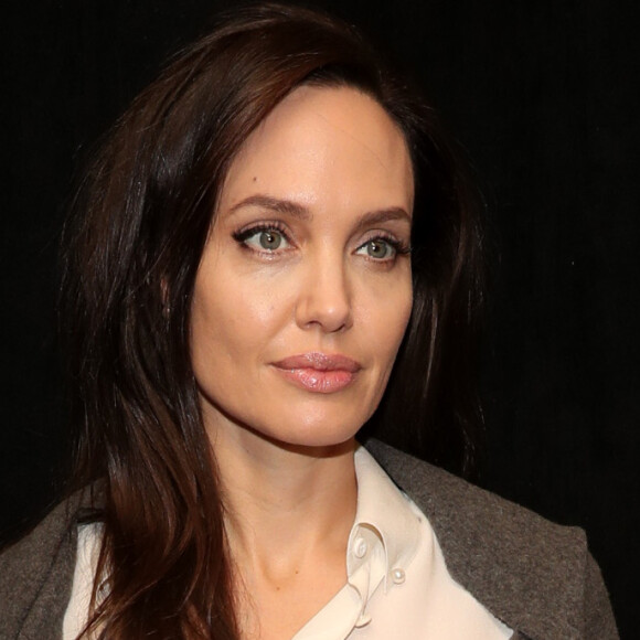 Angelina Jolie opina sobre beleza: 'As pessoas que vejo como bonitas são aquelas que não se incomodam com a opinião alheia sobre o que é apropriado ou bonito'