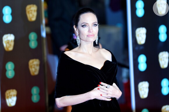'Mostra que estou viva', pondera Angelina Jolie, aos 42 anos, sobre envelhecer em entrevista à 'InTouch Weekly'