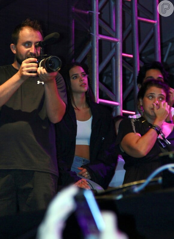 Bruna Marquezine acompanhou de perto o show de Anitta no Sertanejo in Rio, na Marina da Glória, Zona Sul do Rio de Janeiro, na noite desta sexta-feira, 16 de março de 2018