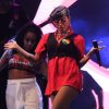 Anitta usou um adesivo de coração nas cores do movimento LGBT e óculos de lentes vermelhas no mesmo formato ao se apresentar no Sertanejo in Rio, na Marina da Glória, Zona Sul do Rio de Janeiro, na noite desta sexta-feira, 16 de março de 2018