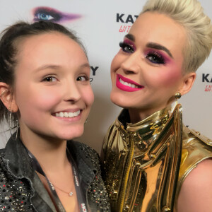 'Hoje quem comanda a noite é ela: Katy Perry. Linda, linda mesmo', elogiou Larissa Manoela ao compartilhar o registro no Instagram