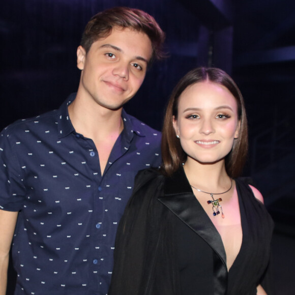 Larissa Manoela acompanhou o show da cantora Katy Perry ao lado do namorado, Leo Cidade
