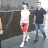 Katy Perry circulou pelo Morro do Corcovado cercada por seguranças