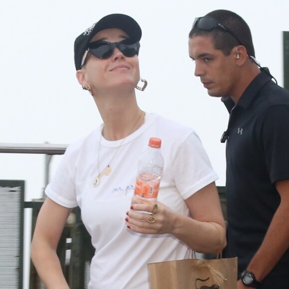 Antes do show, Katty Perry visitou o Cristo Redentor