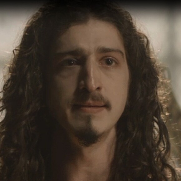 Rodolfo (Johnny Massaro) fica apavorado com a fuga do tigre na novela 'Deus Salve o Rei': 'Não há mais motivos para você ficar com medo'