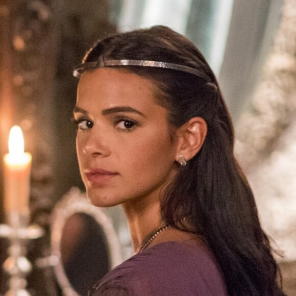 Catarina (Bruna Marquezine) diz que é preciso conter a rebelião até que ela engravide, no capítulo de sexta-feira, 30 de março de 2018, da novela 'Deus Salve o Rei'