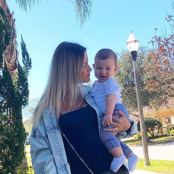 'Estou cansada porque estava na escada, fazendo cinco minutinhos para aquecer', disse Andressa Suita antes da malhação