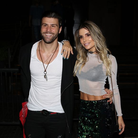 Flávia Viana levou o namorado, Marcelo Zangrandi, em festa de aniversário