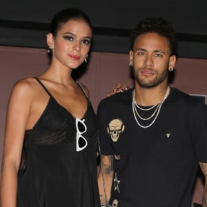 Irmã de Neymar, Rafaella Santos recebe Bruna Marquezine, Lexa, Rafael Zulu, Maísa Silva e mais famosos em sua festa de 22 anos