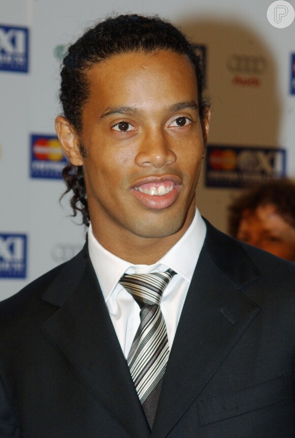 Ronaldinho Gaúcho é um ariano nascido em 21 de março de 1980 em Porto Alegre, Rio Grande do Sul