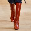 Para o desfile da Nina Ricci durante Semana de Moda de Paris 2018, as botas eram de cano alto e eram no estilo galocha