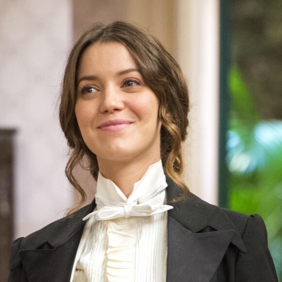 Elisabeta (Nathalia Dill) retruca a fala de Darcy (Thiago Lacerda) na novela 'Orgulho e Paixão': 'Também achei, mas depois do que você fez com minha mãe?!'