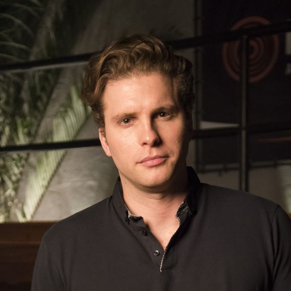 Thiago Fragoso opina sobre vida amorosa do personagem: 'Nunca mais se envolveu com alguém e não é um cara que se envolve por esporte'