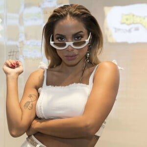 Anitta passou quatro dias desconectadas durante férias no Havaí