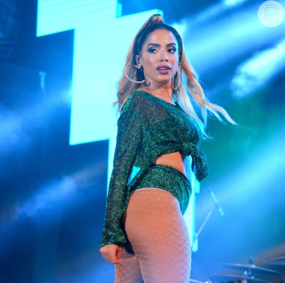 Anitta se apresentou no Premio Lo Nuestro, festa dedicada à música latina em Miami