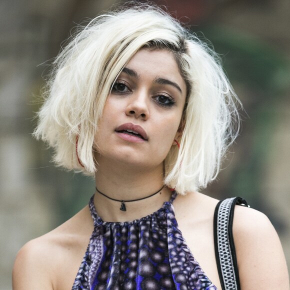 Sophie Charlotte estava com visual platinado para viver Leona na série 'Ilha de Ferro'
