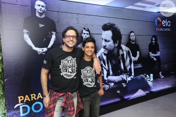 Lúcio Mauro Filho levou o filho Bento ao show do grupo Pearl Jam, no Maracanã, na noite desta quarta-feira, 21 de março de 2018