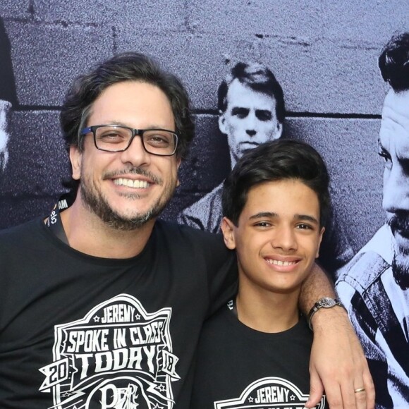 Lúcio Mauro Filho levou o filho Bento ao show do grupo Pearl Jam, no Maracanã, na noite desta quarta-feira, 21 de março de 2018