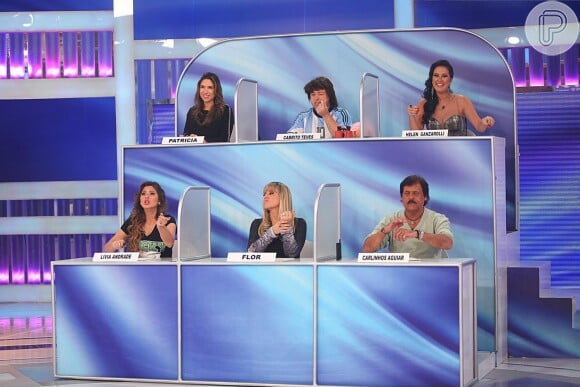 Patricia Abravanel, Cabrito Tevez, Helen Ganzarolli, Lívia Andrade, Flor e Carlinhos Aguiar participam do quadro 'Jogo dos Pontinhos'