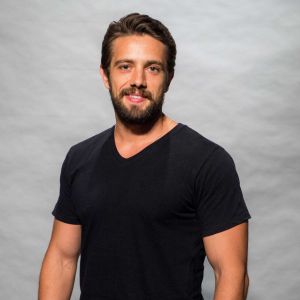 Rafael Cardoso contou que ficou mais ativo nas redes sociais por causa dos negócios