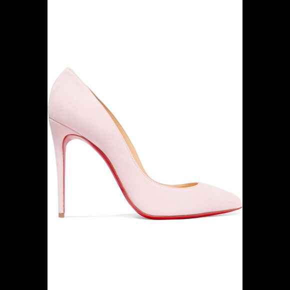 O scarpin rosa bebê escolhido por Marina Ruy Barbosa é Christian Louboutin e está disponível para venda por R$ 2.225