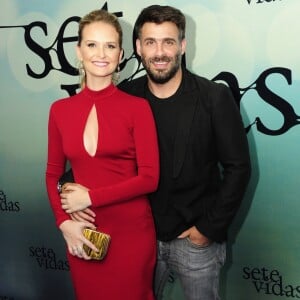 Fernanda Rodrigues é casada com o ator Raoni Carneiro, com quem tem dois filhos