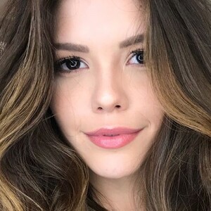 Anderson Couto explica cabelo de Vitoria Strada: 'Esse tipo de cabelo fica pronto em poucas horas, é rápido e perfeito para as morenas'