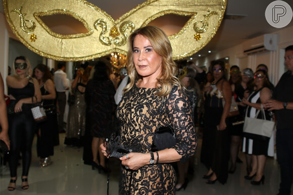 Foto: Zilu Camargo investiu em vestido longo da designer Adriana