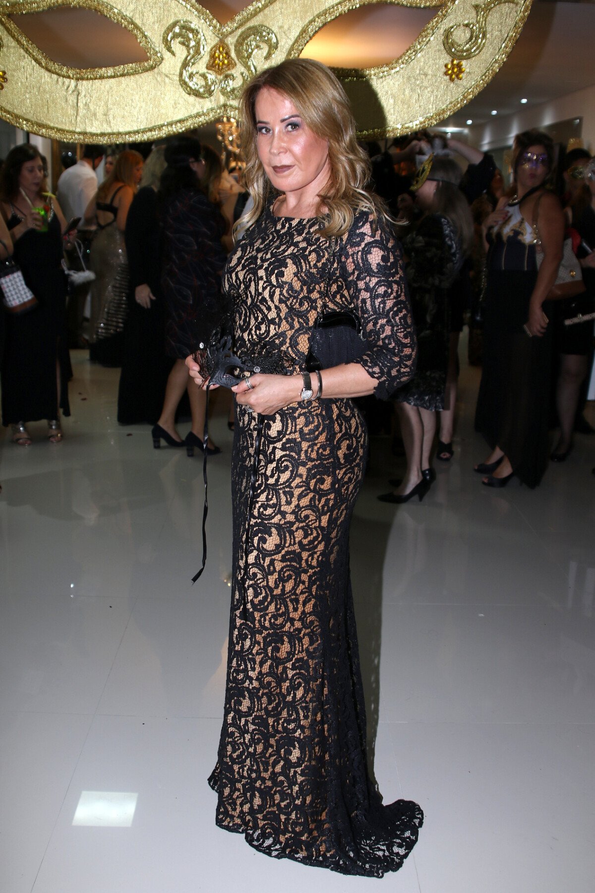 Foto: Zilu Camargo investiu em vestido longo da designer Adriana