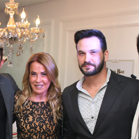 A atração do baile de máscaras ficou por conta da dupla João Lucas e Leandro, empresariados por Zilu Camargo