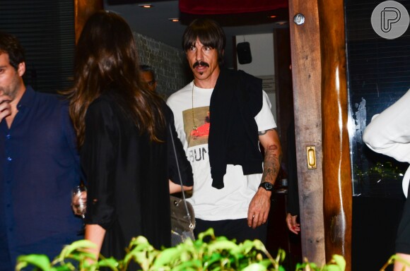 Anthony Kiedis curtiu jantar as modelos brasileiras Viviane Orth e Carol Francischini 