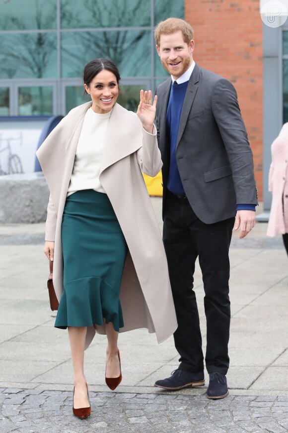 De look sóbrio, Meghan Markle inicia tour pré-casamento com Príncipe Harry nesta sexta-feira, dia 23 de março de 2018