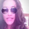 Débora Nascimento usa filtro com óculos e relata dificuldade no sono