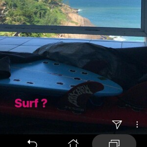 Cauã Reymond compartilhou a foto de sua prancha de surf em seu dia de folga