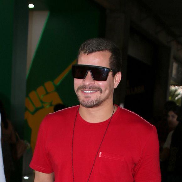 Thiago Martins curte segundo dia de Lollapalooza