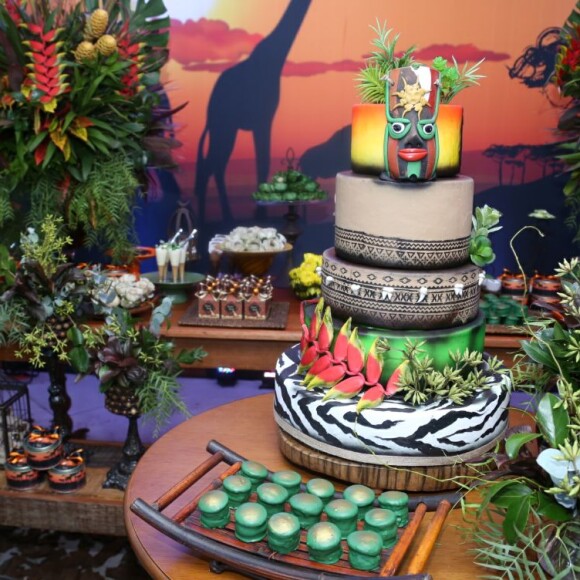 Viviane Araújo escolheu o tema África para sua festa