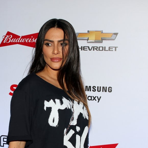 Cleo apostou em look total black para o Lollapalooza