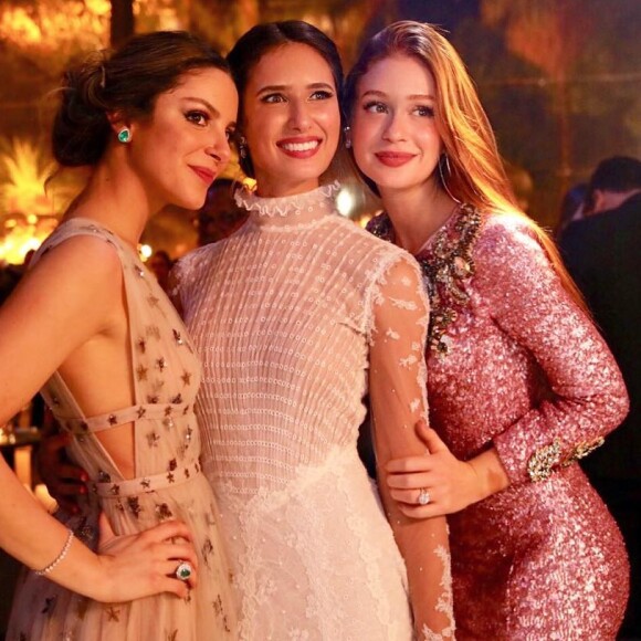 Sarah Mattar, a noiva, Juliana Carvalho, e Marina Ruy Barbosa no casamento realizado em Salvador, na Bahia, neste sábado, 24 de março de 2018 