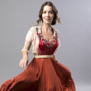 Nathalia Dill vive Elisabeta na novela 'Orgulho e Paixão'