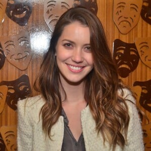 Nathalia Dill carrega na bolsa as refeições para não cair em tentação