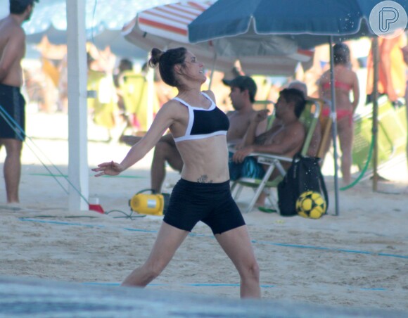Fernanda Lima jogou vôlei nas areias de Ipanema, bairro da Zona Sul do Rio