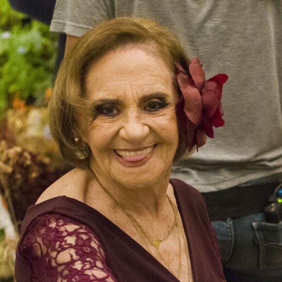 Ceatana (Laura Cardoso) em um primeiro decide não ser usada como isca contra Sophia (Marieta Severo) na novela 'O Outro Lado do Paraíso'