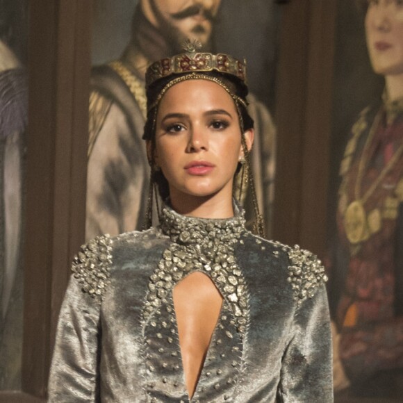 Catarina (Bruna Marquezine) decide se livrar de Amália (Marina Ruy Barbosa) para ter o caminho livre em relação a Afonso (Romulo Estrela) na novela 'Deus Salve o Rei'. Quem adianta é o colunista de TV Daniel Castro nesta terça-feira, 27 de março de 2018
