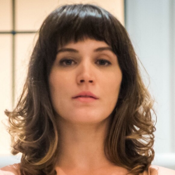 Clara (Bianca Bin) acusa Sophia (Marieta Severo) de ter cometido vários crimes na novela 'O Outro Lado do Paraíso': 'Você é a assassina que mata a tesouradas, que a polícia procura'