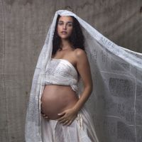 Débora Nascimento faz ensaio artístico aos 9 meses de gravidez. Veja fotos!