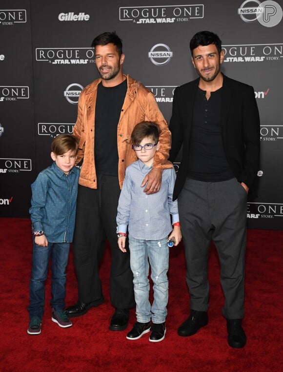 Ricky Martin costuma convesar com filhos sobre as famílias modernas