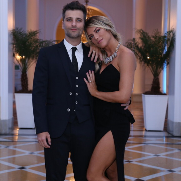 Giovanna Ewbank e Bruno Gagliasso venceram a categoria Diversidade, no Prêmio Faz Diferença, do jornal 'O Globo'