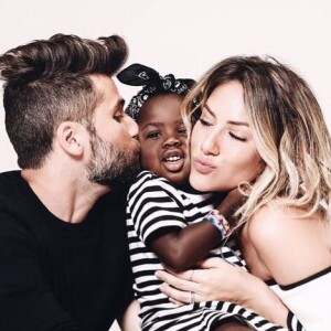 Bruno Gagliasso e Giovanna Ewbank são pais da pequena Títi, de 4 anos, alvo de ataques racistas. 'Você tem que corrigir, tem que falar, tem que apontar. Isso e fazer a diferença', avalisou o ator